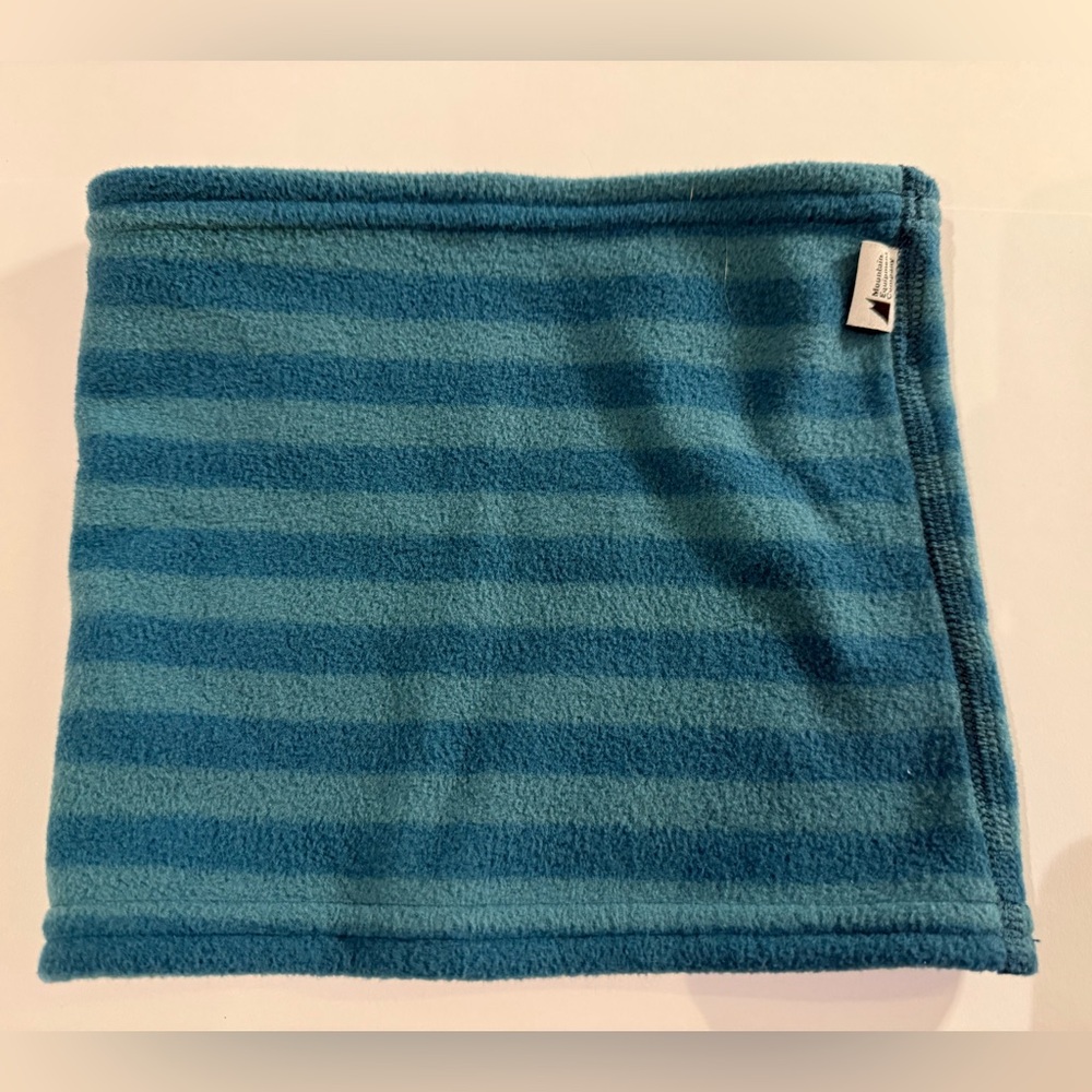Like-new MEC kids’ neck gaiter